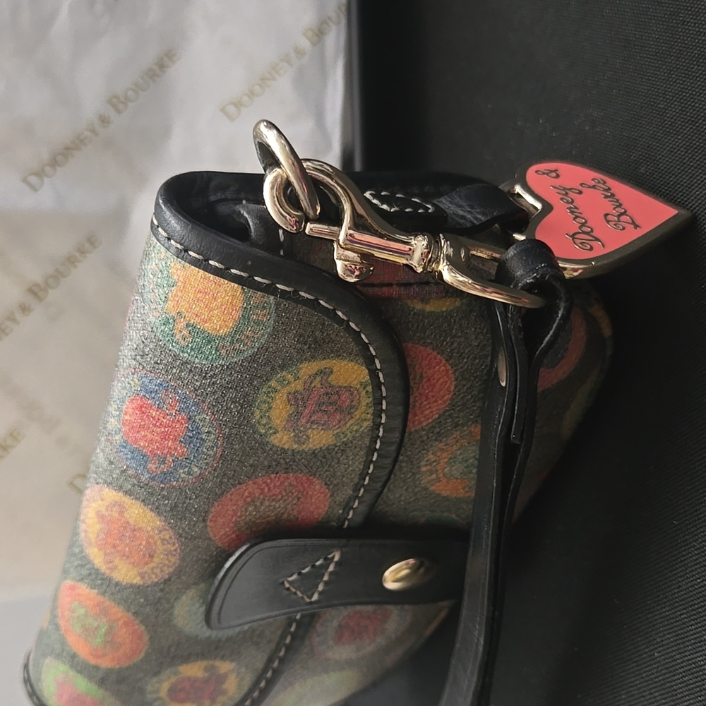 Dooney & Bourke Wristlet EUC Vintage